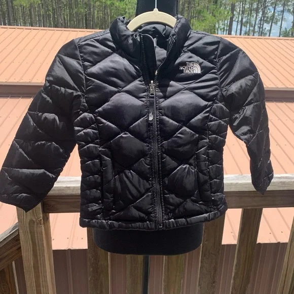 North Face Puffer Jacket - Picture 2 of 10
